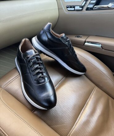 Кросівки шкіряні чорного кольору Jeremiah