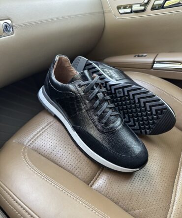 Кросівки шкіряні чорного кольору Tim